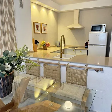 Nuevo Close To Sinese Design Homes Apartmán *